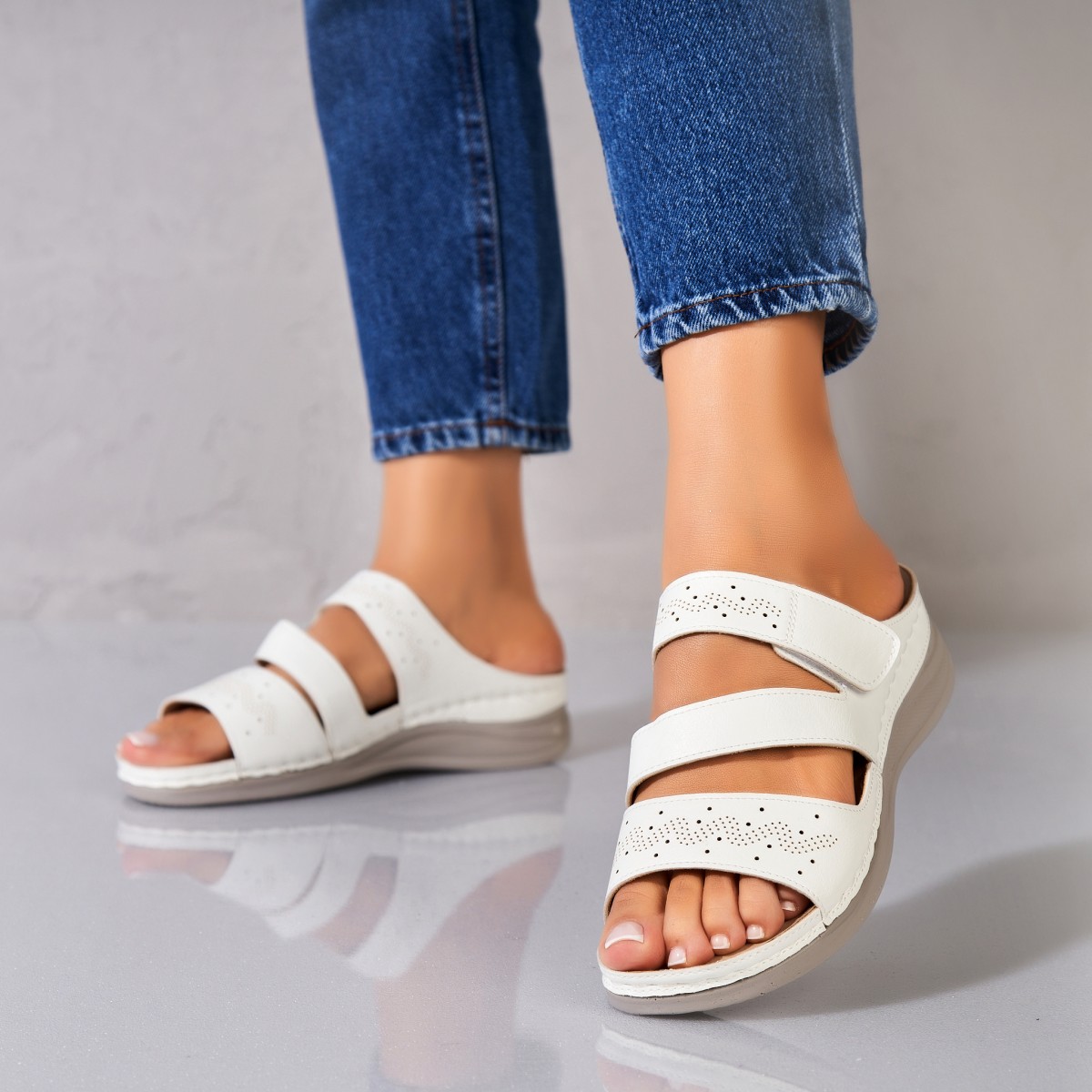 Poze Papuci/Slapi Albi din Piele Ecologica Liana