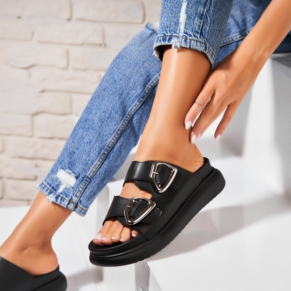 Poze Papuci/Slapi Negri din Piele Ecologica Iselis