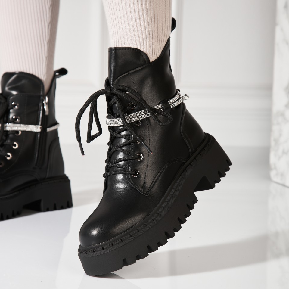 Poze Ghete Dama Imblanite Negre din Piele Ecologica Kelsey