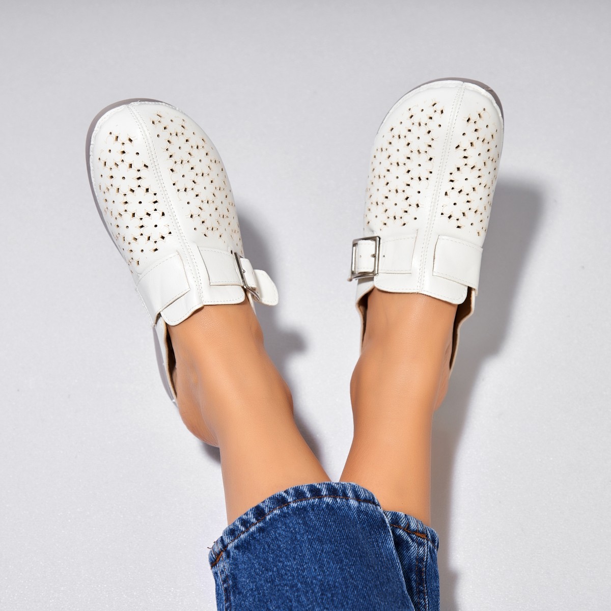 Poze Papuci/Slapi Albi din Piele Ecologica Elie