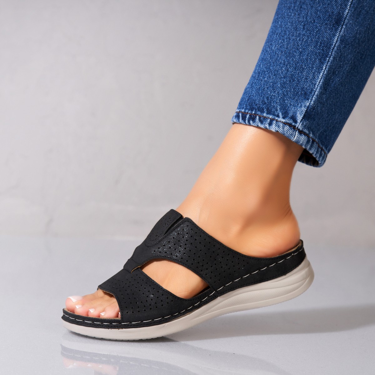 Poze Papuci/Slapi Negri din Piele Ecologica Alani