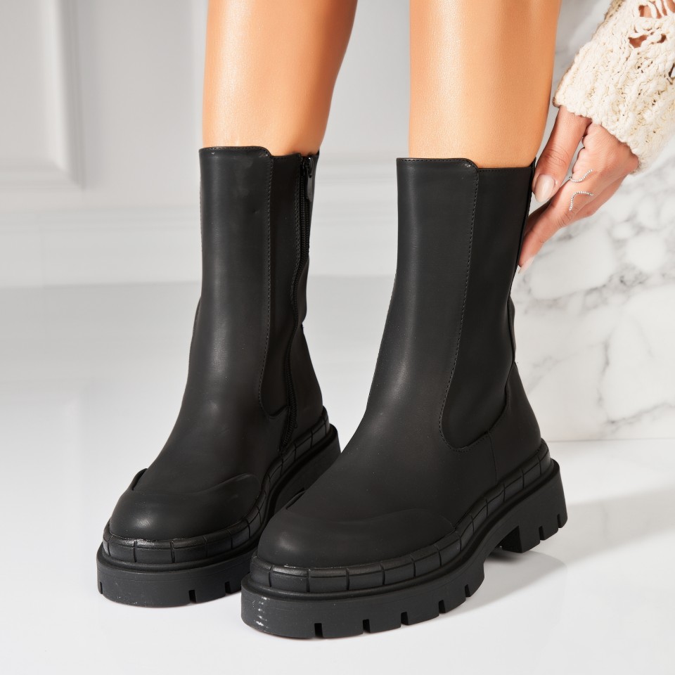 Poze Ghete Dama Imblanite Negre din Cauciuc Jessy