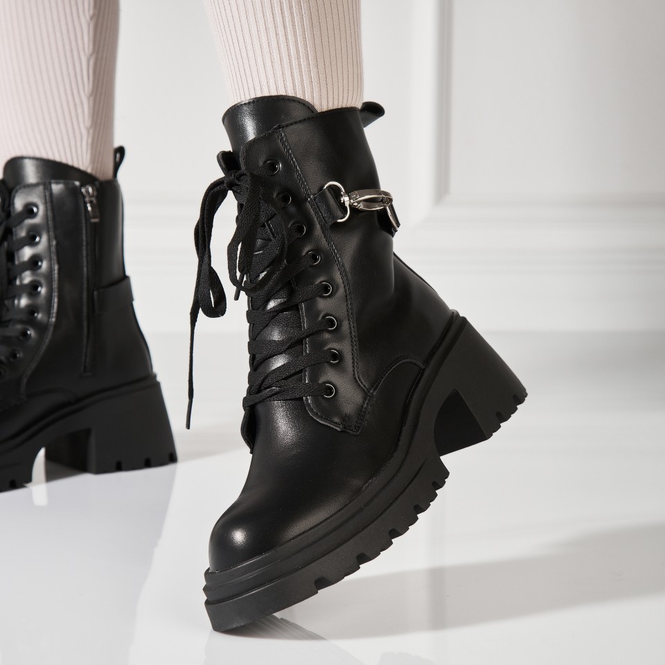 Poze Ghete Dama Imblanite Negre din Piele Ecologica Sury