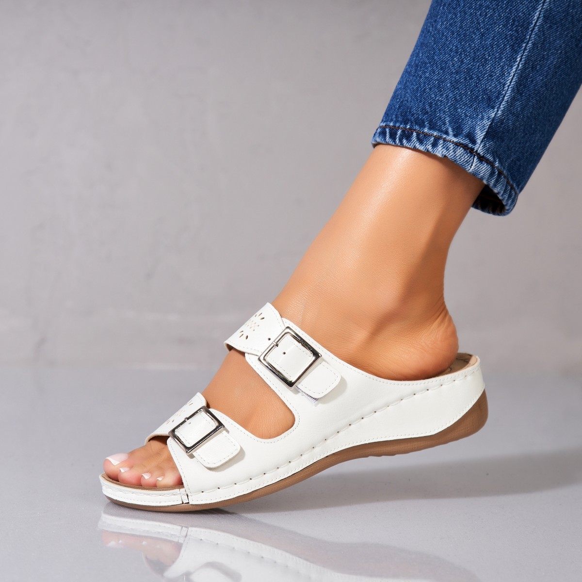 Poze Papuci/Slapi Albi din Piele Ecologica Irene