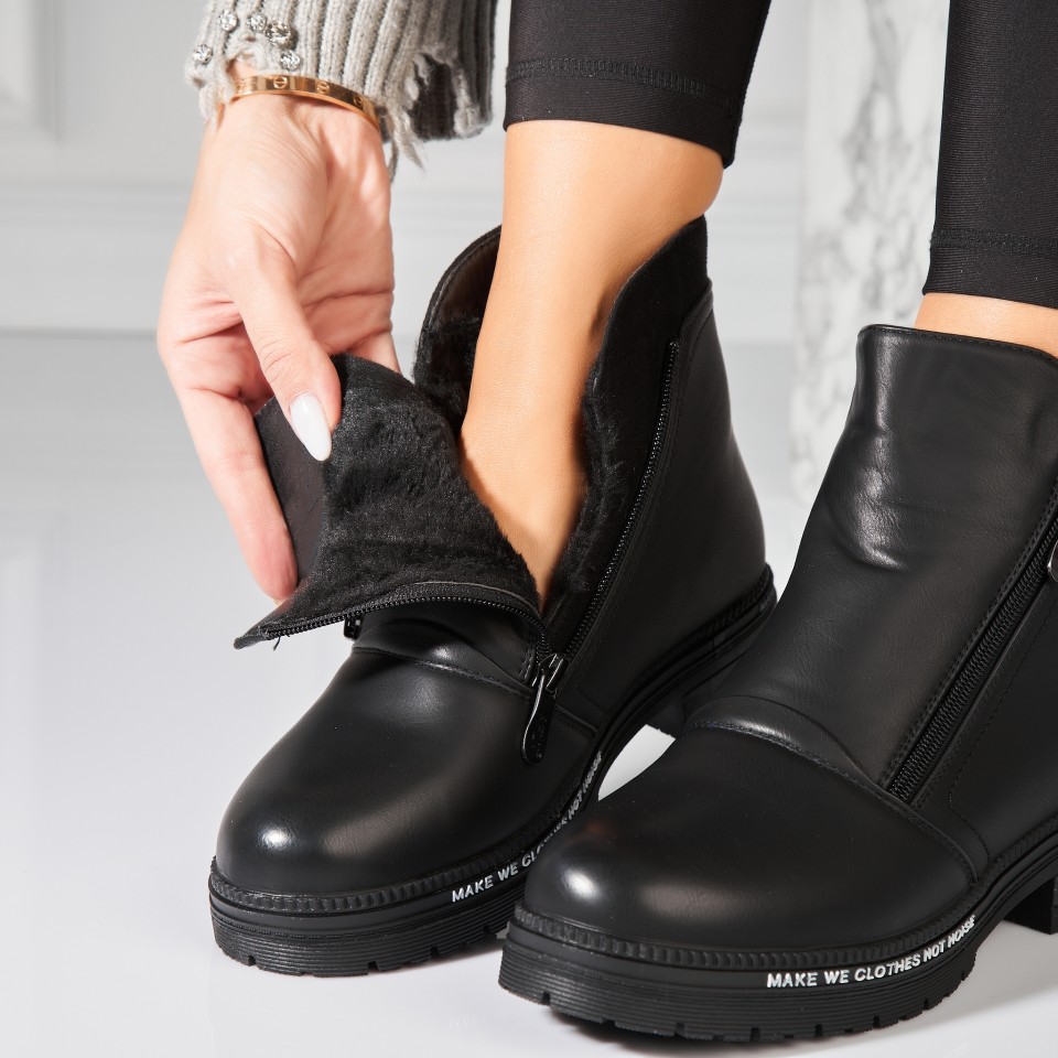 Poze Ghete Dama Imblanite Negre din Piele Ecologica Colette