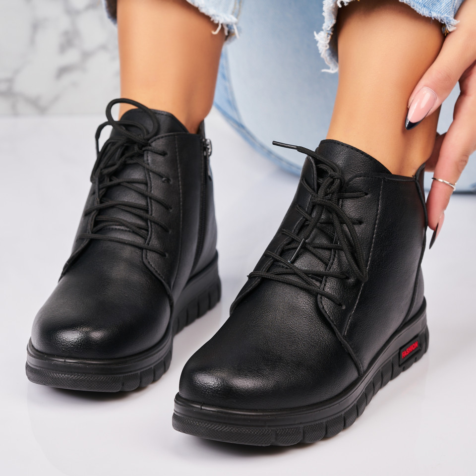 Poze Ghete Dama Imblanite Negre din Piele Ecologica Habsa