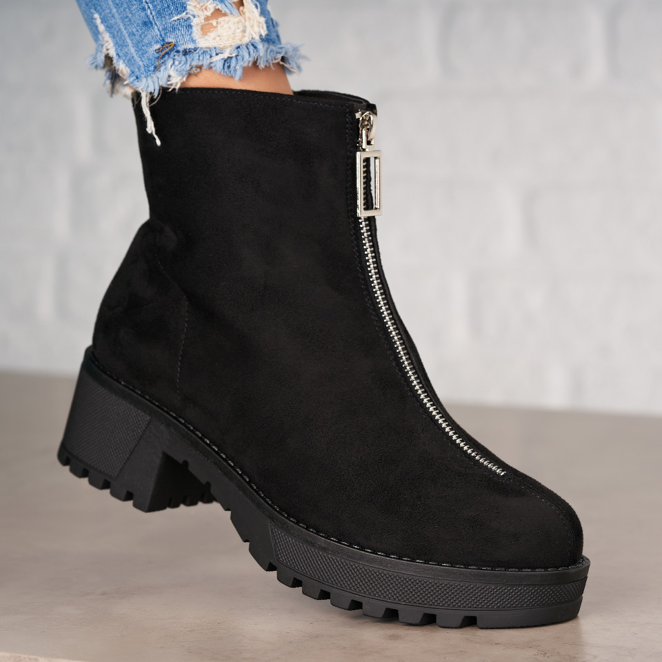 Poze Ghete Dama Imblanite Negre din Piele Ecologica Intoarsa Eva