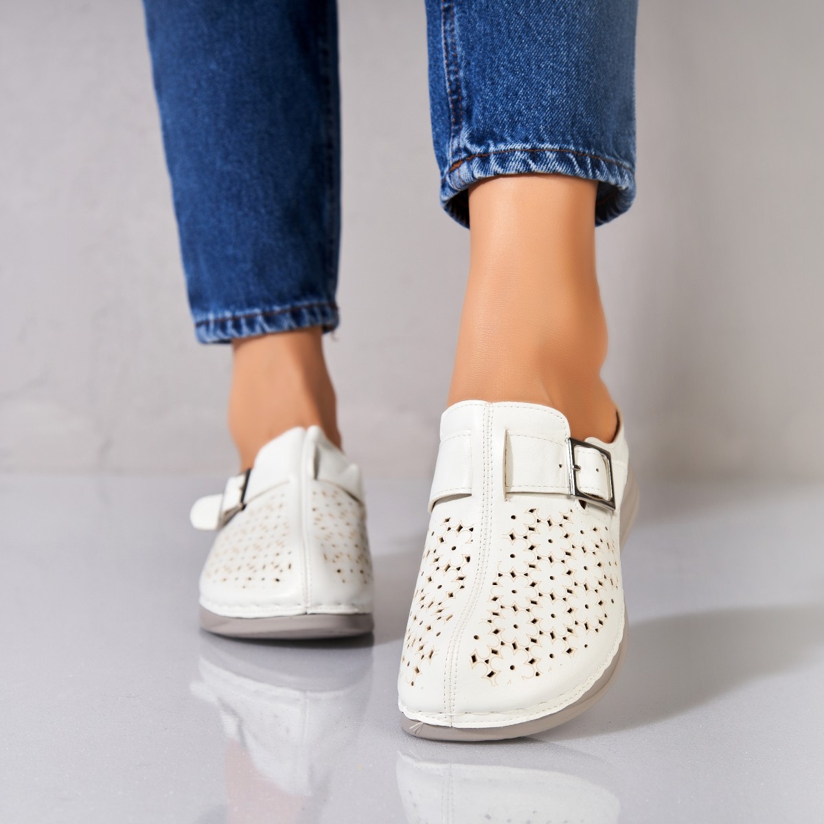 Poze Papuci/Slapi Albi din Piele Ecologica Elie