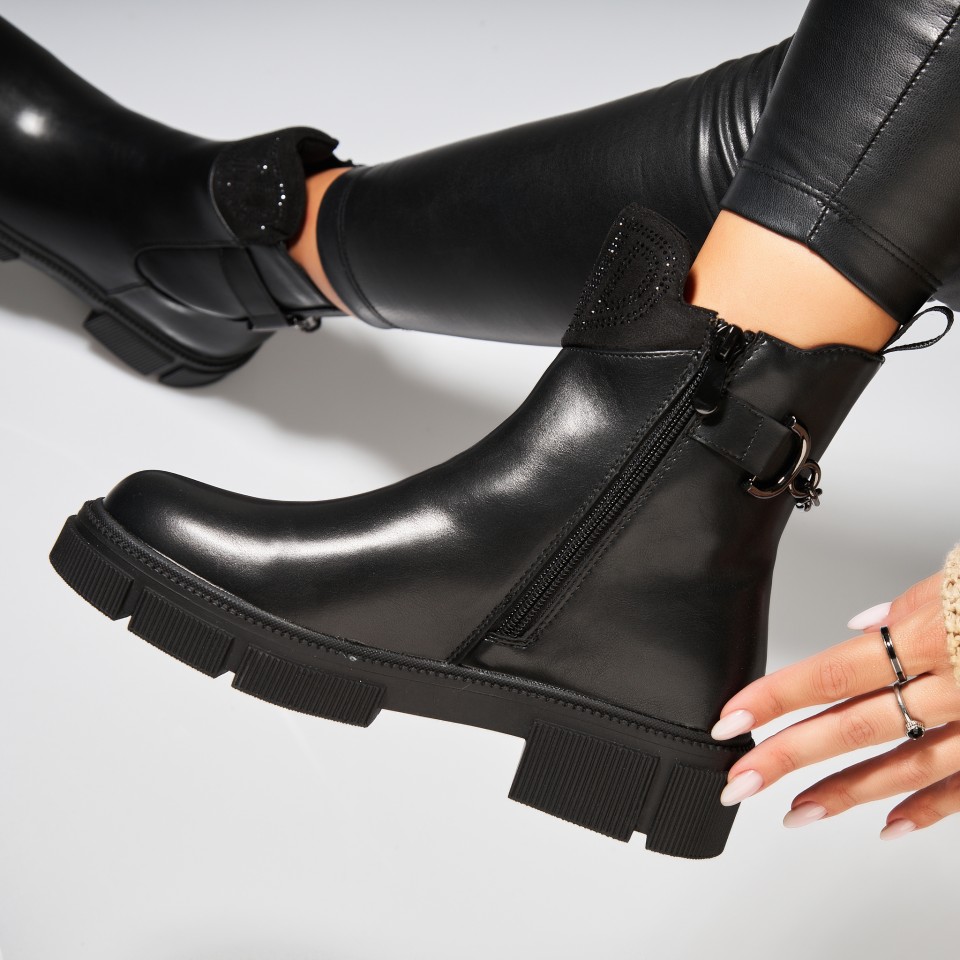 Poze Ghete Dama Imblanite Negre din Piele Ecologica Aybria