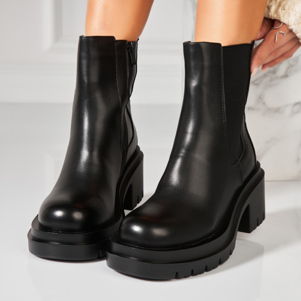 Poze Ghete Dama Imblanite Negre din Piele Ecologica Emelia