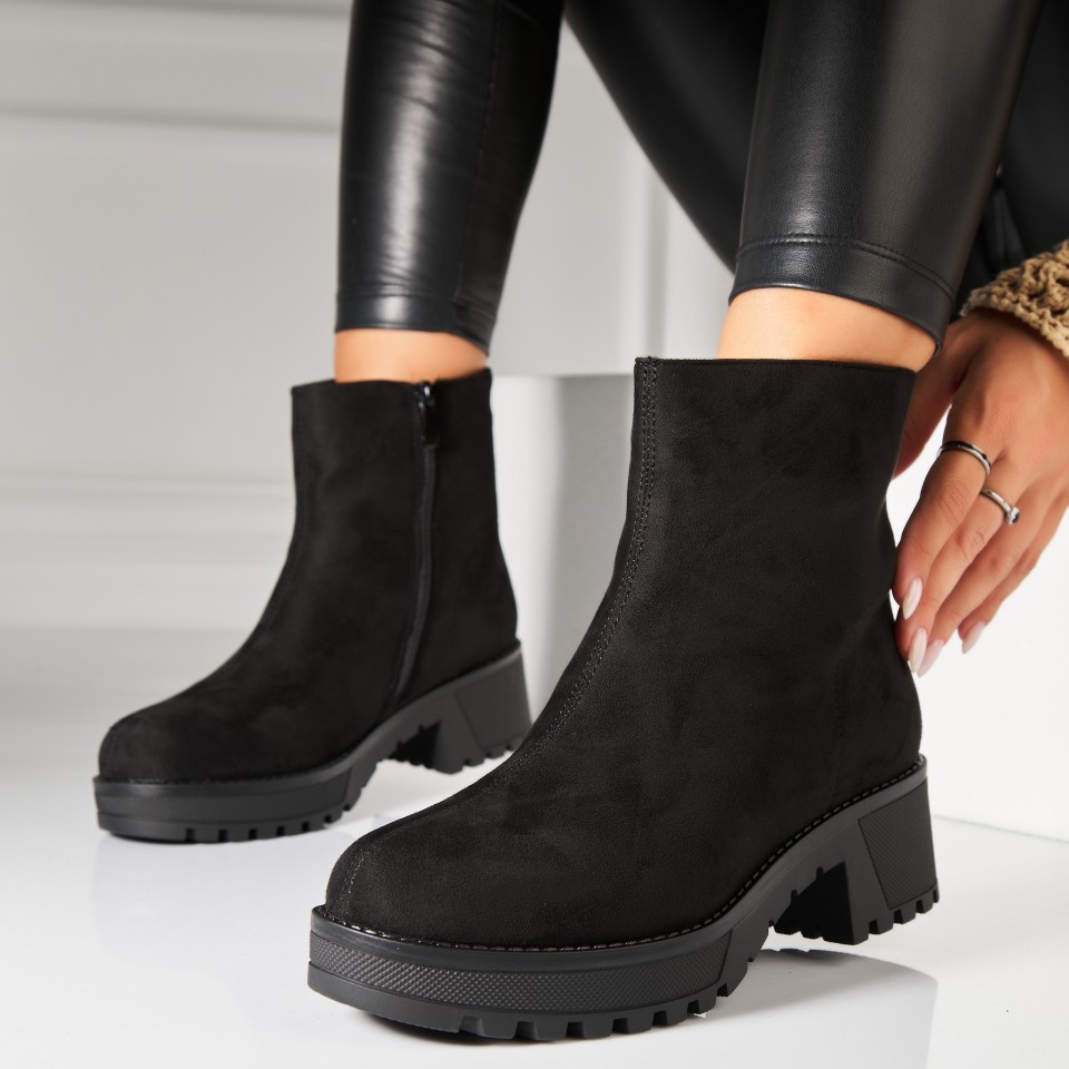 Poze Ghete Dama Imblanite Negre din Piele Ecologica Intoarsa Diane