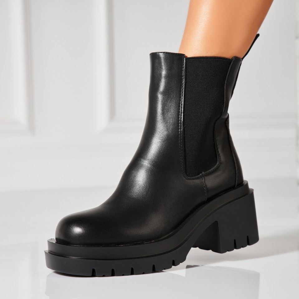 Poze Ghete Dama Imblanite Negre din Piele Ecologica Emelia