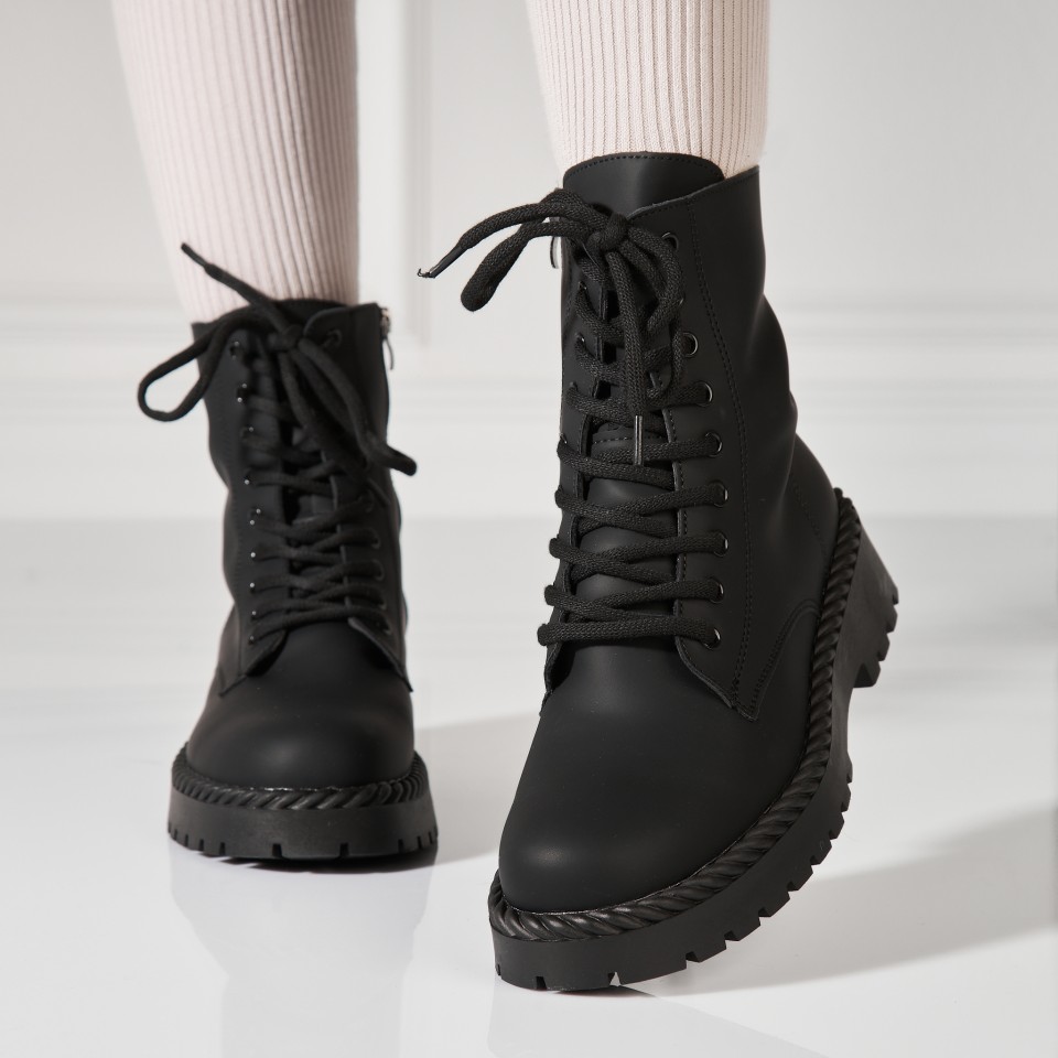 Poze Ghete Dama Imblanite Negre din Piele Ecologica Irma