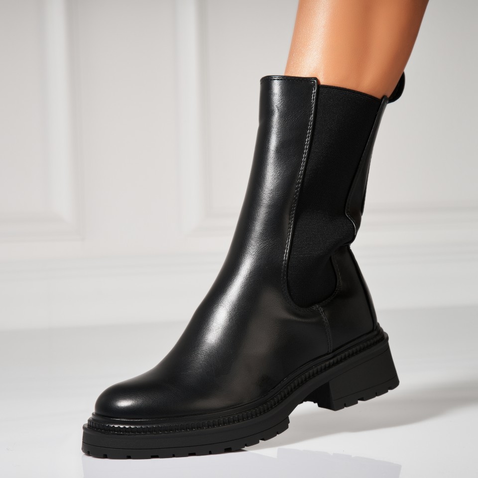 Poze Ghete Dama Imblanite Negre din Piele Ecologica Stiora