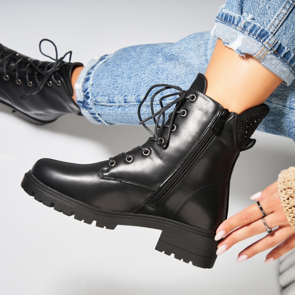 Poze Ghete Dama Imblanite Negre din Piele Ecologica Anjan