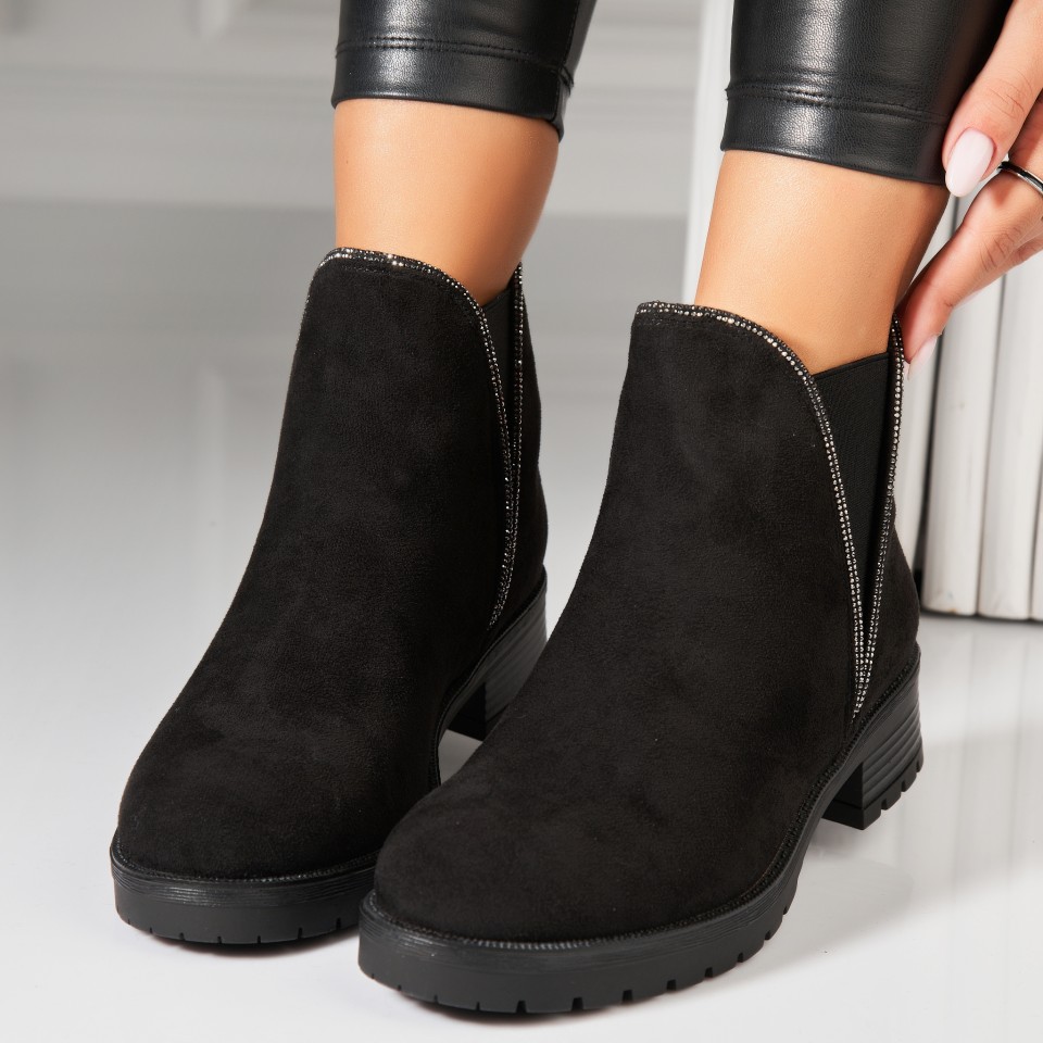 Poze Ghete Dama Imblanite Negre din Piele Ecologica Intoarsa Anessa