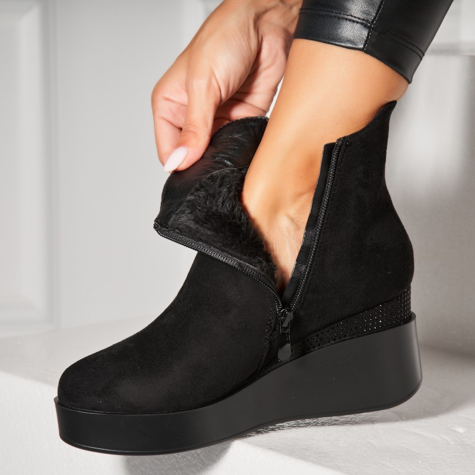 Poze Ghete Dama Imblanite Negre din Piele Ecologica Intoarsa Emiah