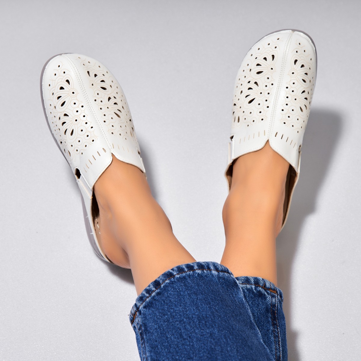 Poze Papuci/Slapi Albi din Piele Ecologica Kaia