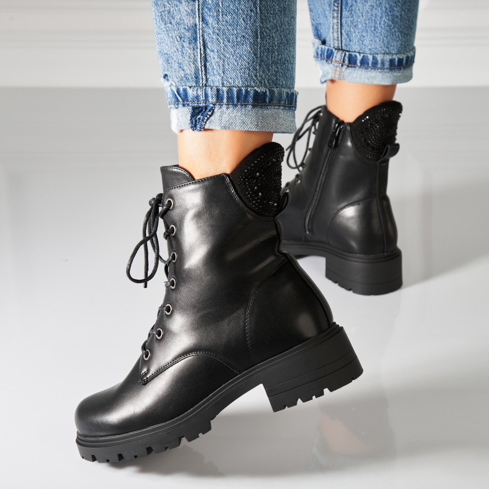 Poze Ghete Dama Imblanite Negre din Piele Ecologica Anjan