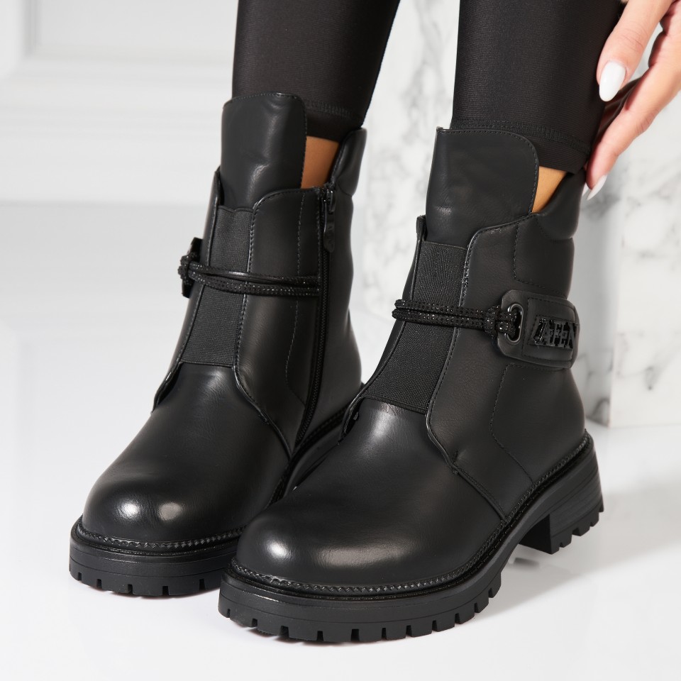 Poze Ghete Dama Imblanite Negre din Piele Ecologica Blair