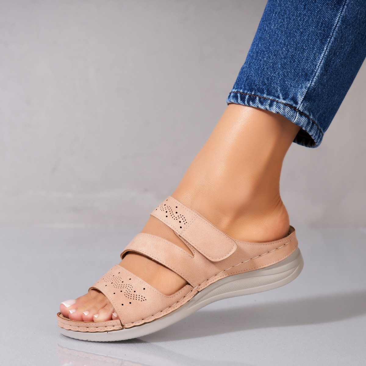 Poze Papuci/Slapi Roz din Piele Ecologica Liana