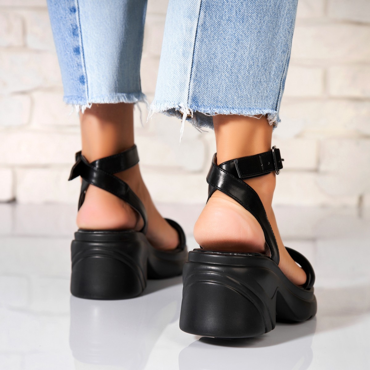 Poze Sandale dama cu Toc Negre din Piele Ecologica Jayliz