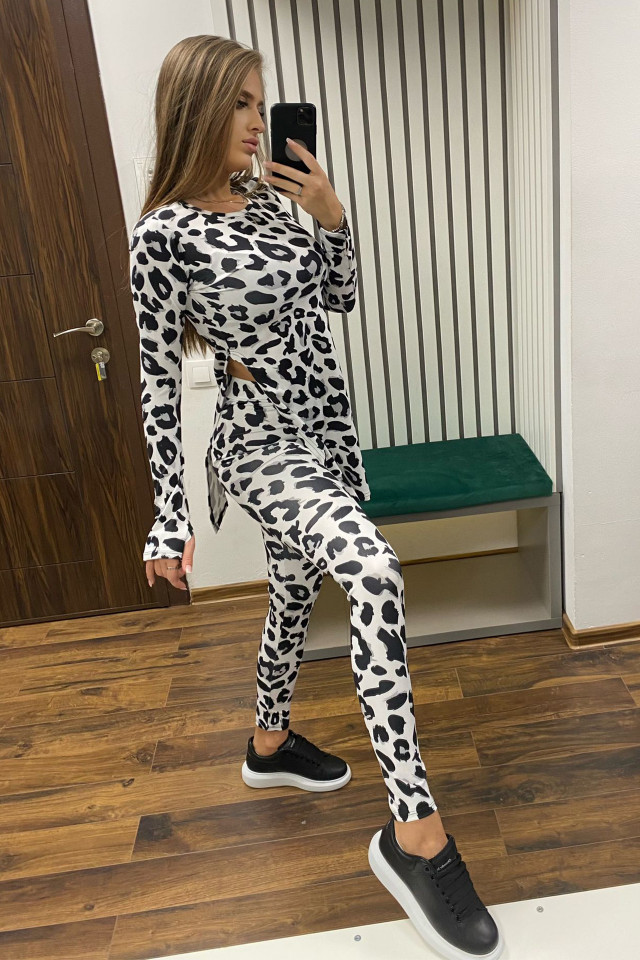 Compleu din doua piese Kaya Spots, cu maneca lunga tip manusa, bluza cu slituri laterale si pantaloni cu textura elastica, Negru/Alb, Marime universala S/M