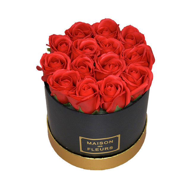 Aranjament floral Trandafiri parfumati de sapun, in cutie neagra Luxury