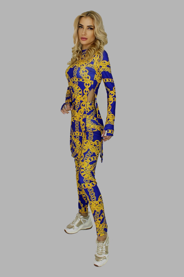 Compleu din doua piese Wonder Chains, imprimeu cu tonuri realiste, bluza cu slituri laterale si pantaloni cu textura elastica, Albastru