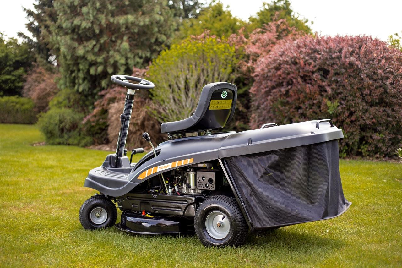maşină de tuns iarba olx Tractoras de tuns iarba Villager Rider VTR 650 putere 8 cp latime lucru 61 cm, suprafata cosirii 4000 m2