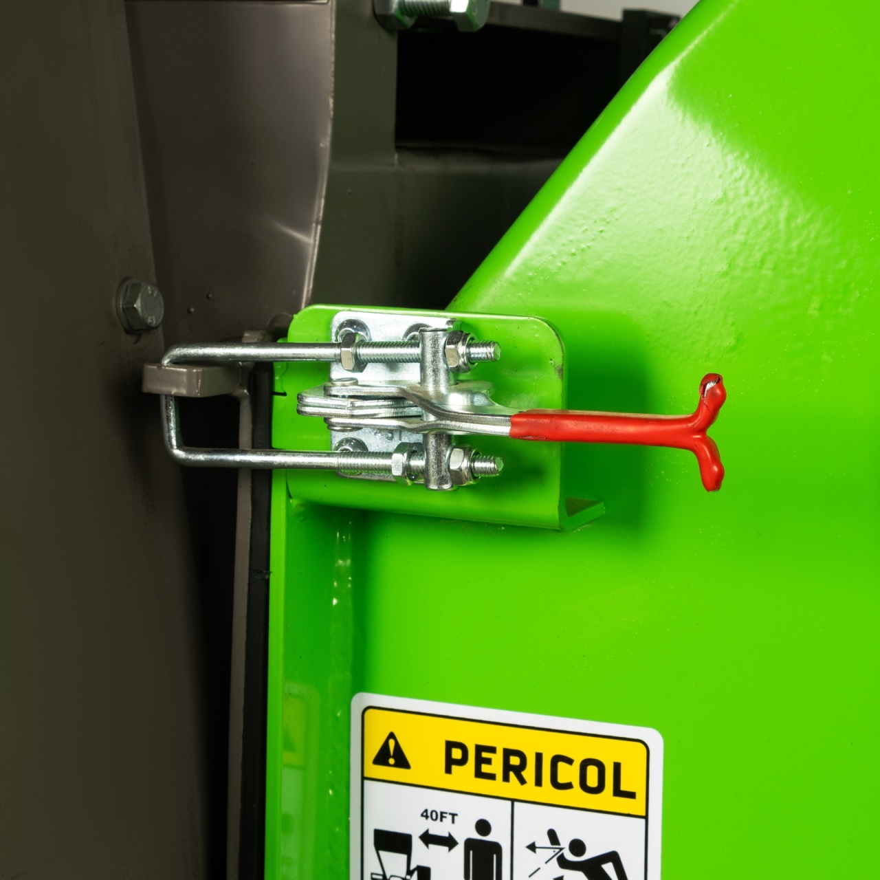 Tocator de crengi Micul Fermier, motor benzina 15 CP, cu carlig de remorcare, 150 mm diametru maxim de taiere, pentru rumegus [4]