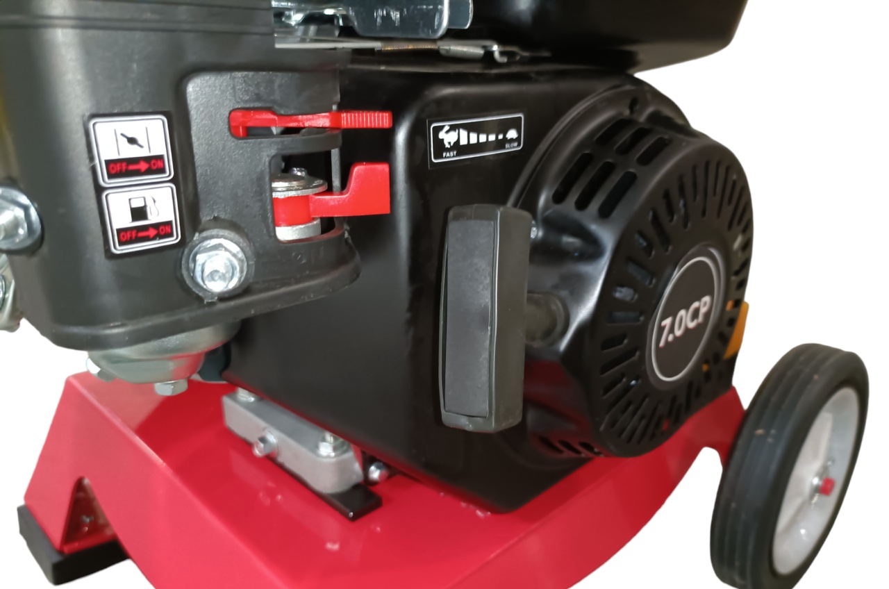 Tocator pentru crengi si vita de vie Micul Fermier, Ø50mm, motor benzina 7CP pentru rumegus [3]