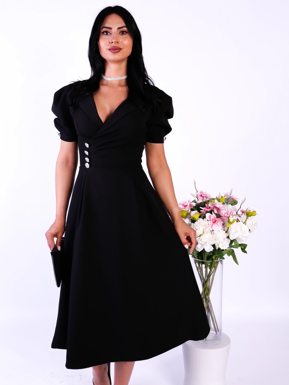 Rochie midi neagră elegantă – stil clasic pentru ocazii speciale