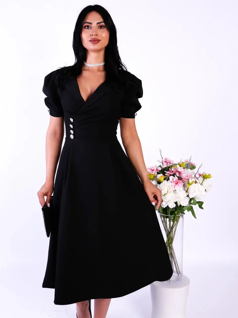 Rochie midi neagră elegantă – stil clasic pentru ocazii speciale