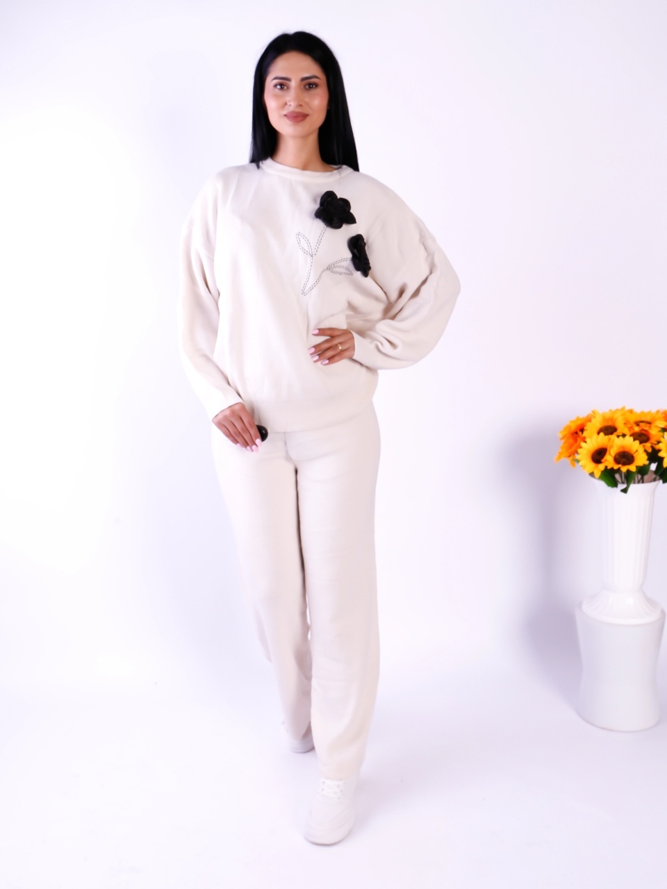 Compleu damă Flower alb din material moale si confortabil cu fundițe decorative
