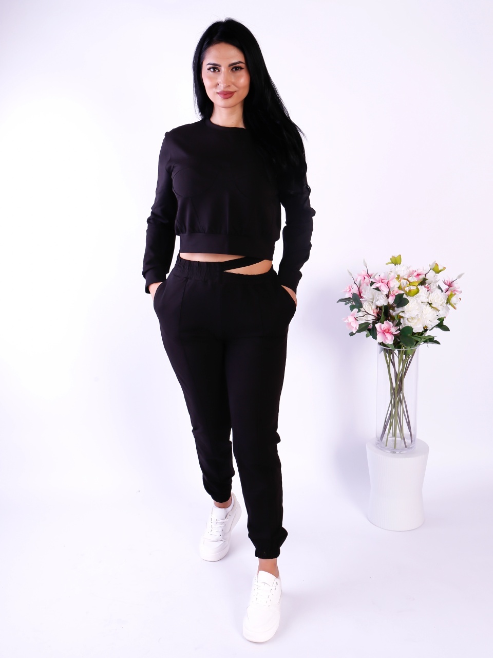 Compleu damă negru cu bluză crop și pantaloni jogger