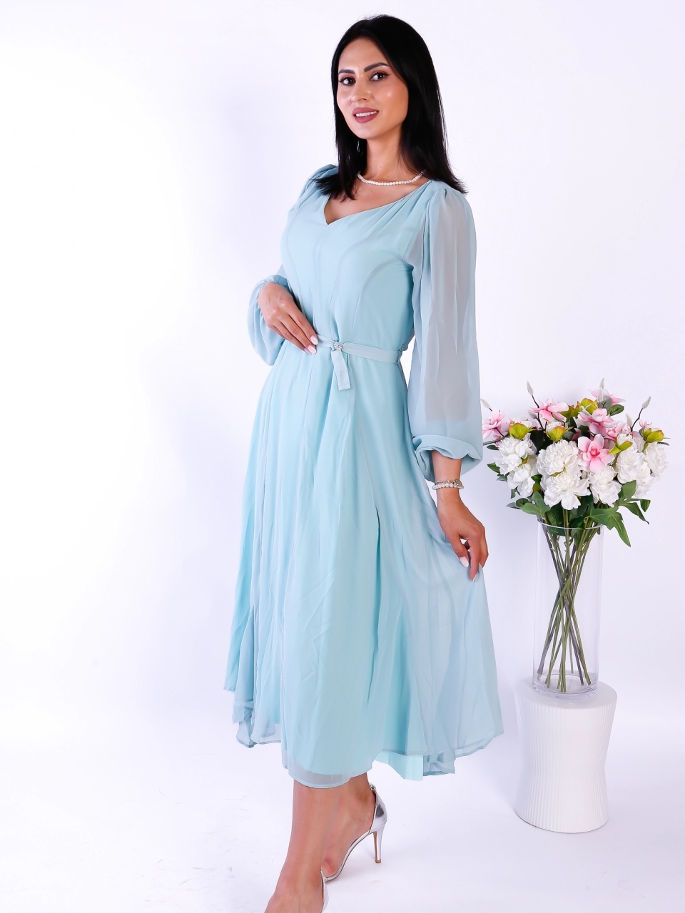 Rochie albastră midi elegantă cu mâneci din dantelă – look feminin și rafinat