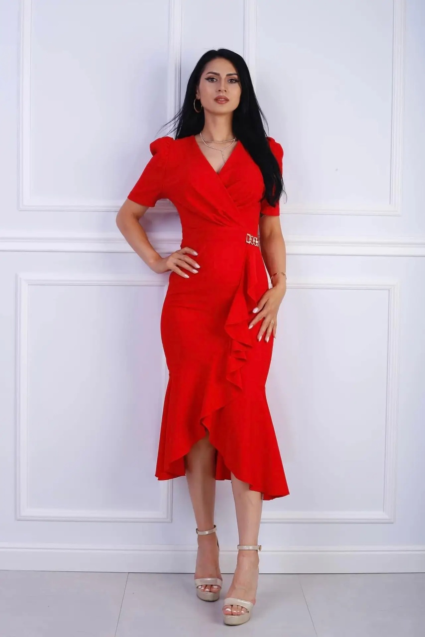 Rochie midi roșie elegantă cu detalii metalice – stil rafinat