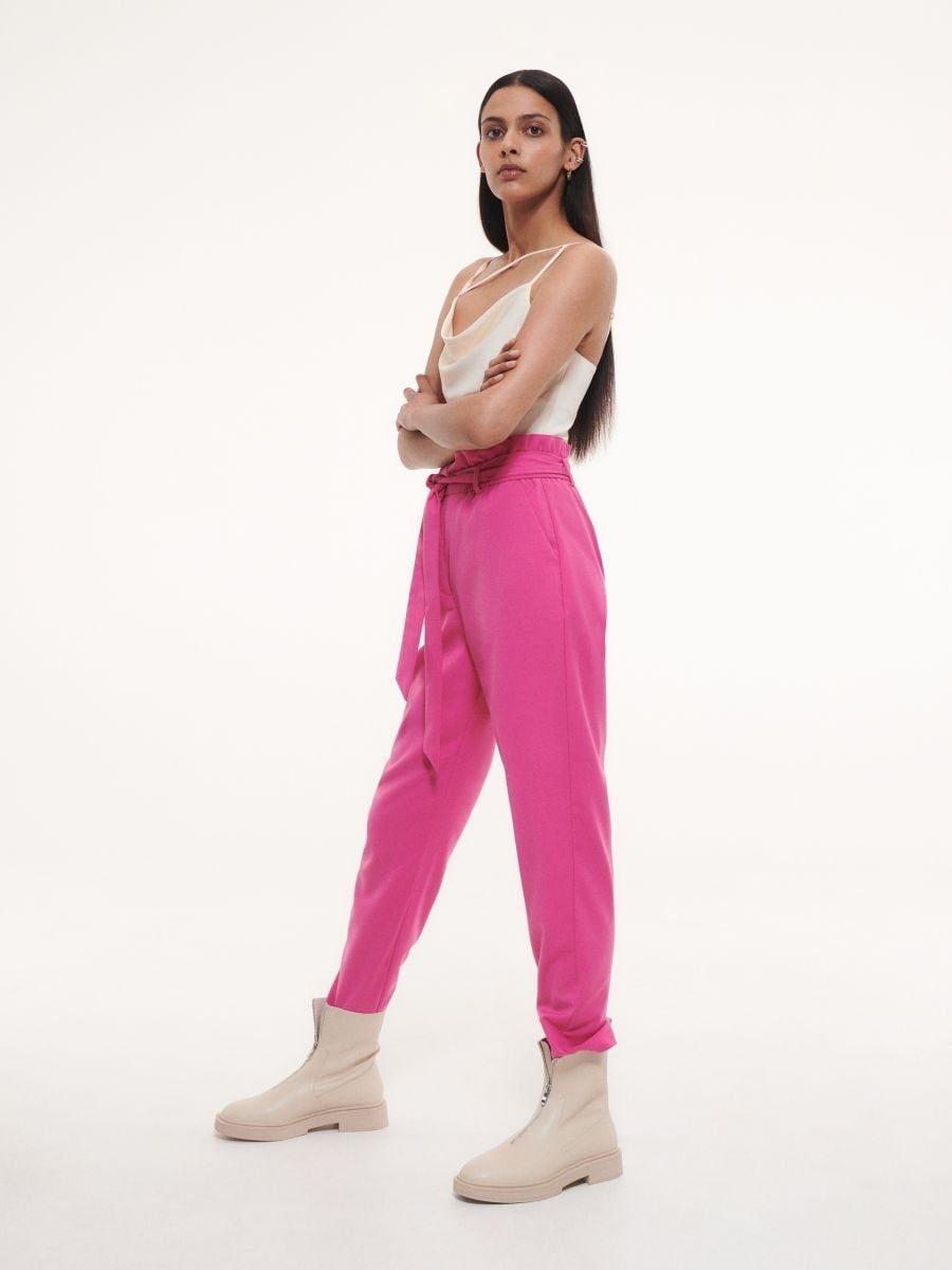 Pantaloni Dama Office Pieces Roz cu curea