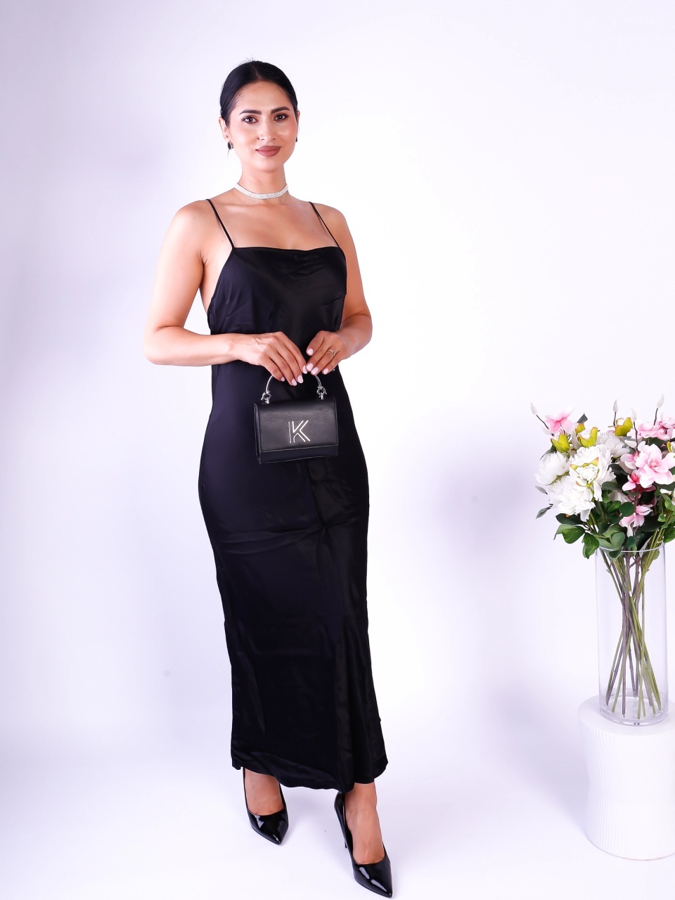 Rochie damă lungă din satin negru cu bretele subțiri
