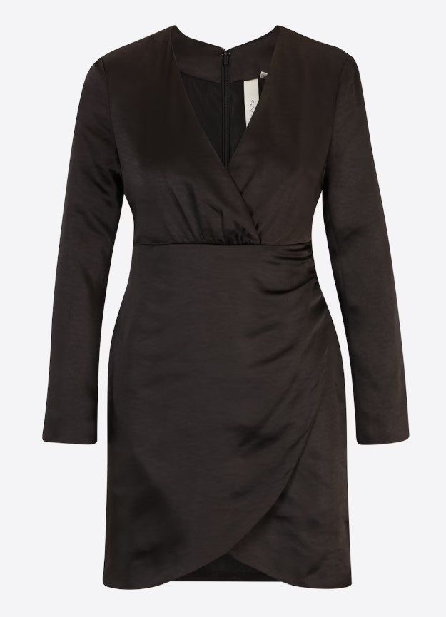 Rochie neagră elegantă scurtă – croi simplu și rafinat