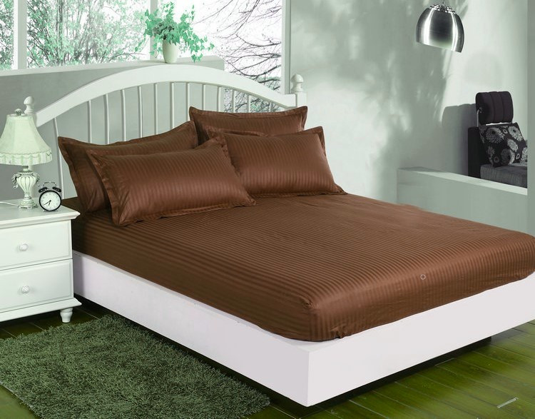 Cearceaf de pat cu elastic + doua fete perna, 180x200 cm, culoare Maro