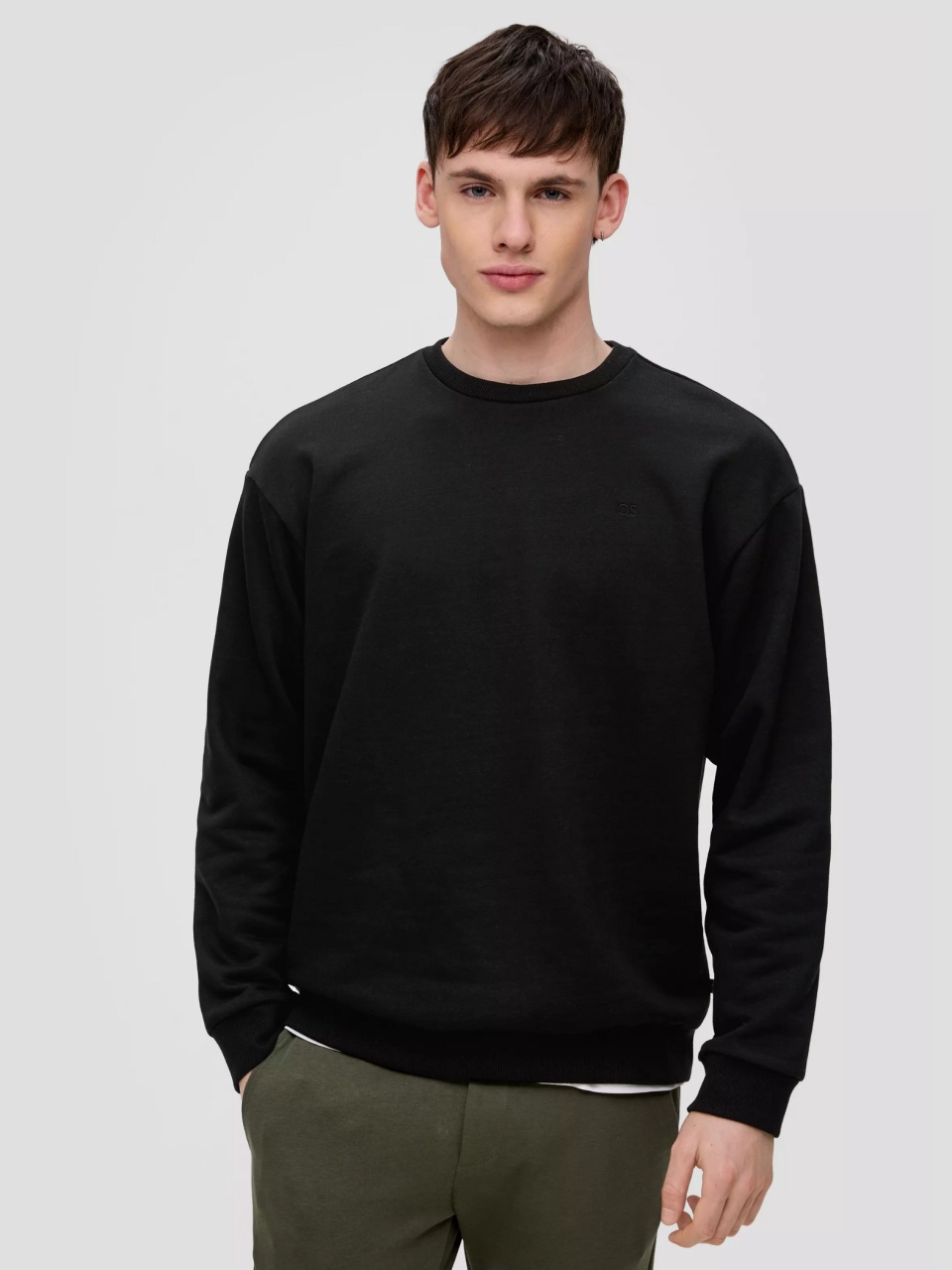 Q/S by s.Oliver Bluza barbati cu logo brodat, decolteu la baza gatului, Regular fit, Negru (SELECTATI MARIMEA: XL)