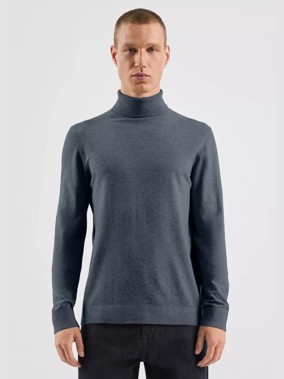 Q/S by s.Oliver Pulover tricotat barbati, cu guler inalt, croiala Regular fit, Albastru inchis (SELECTATI MARIMEA: 2XL)