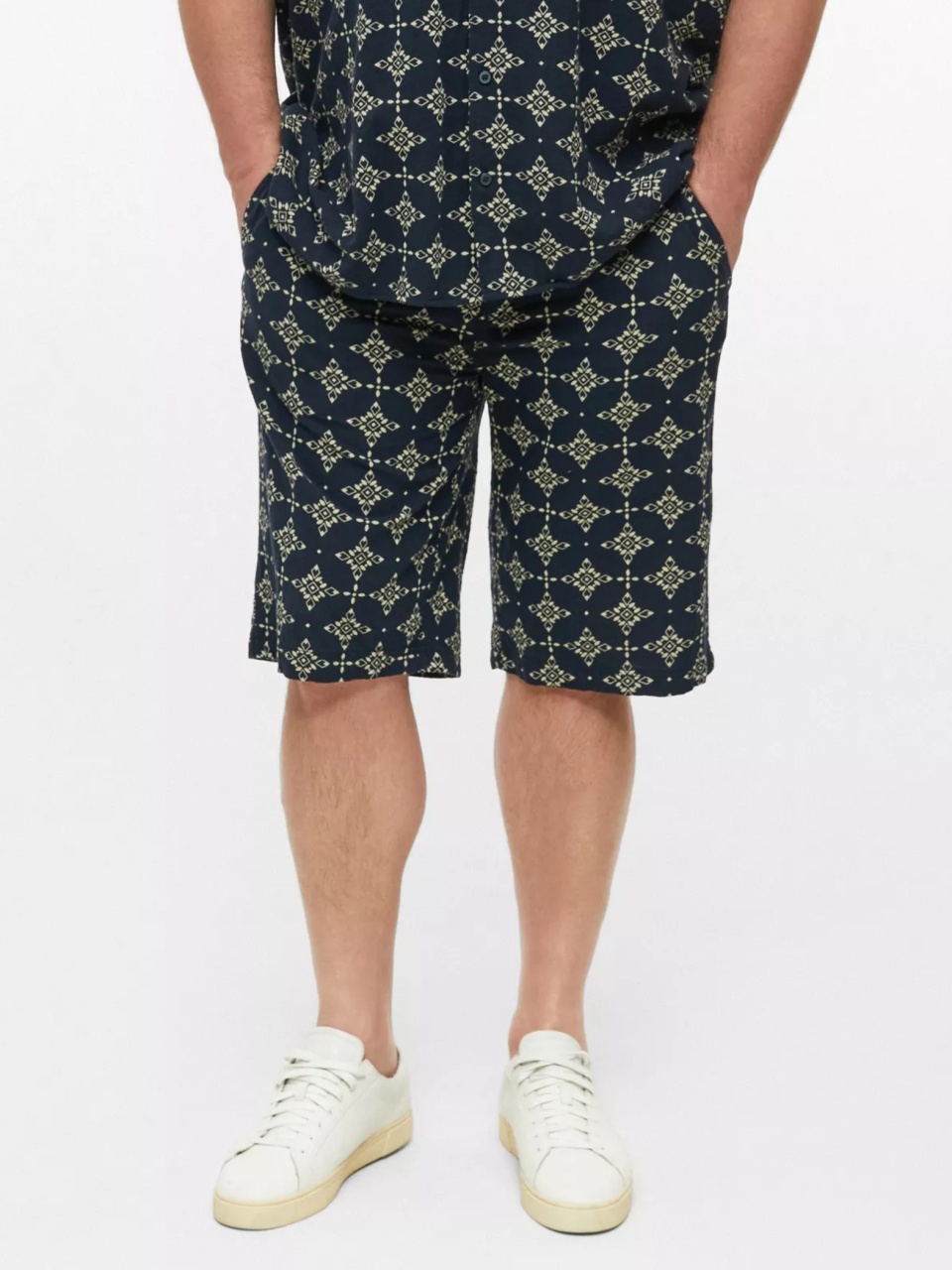 s.Oliver Big Sizes Pantaloni scurti barbati big sizes, cu talie medie, din bumbac, cu imprimeu, Resort fit, Detroit, Bleumarin inchis (SELECTATI