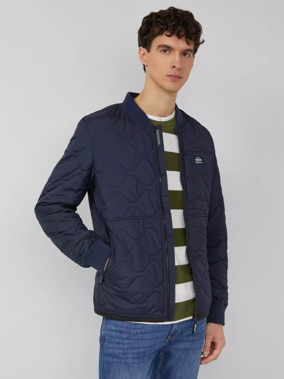 s.Oliver Jacheta bomber, barbati, cu guler tricotat si model in valuri, Bleumarin inchis (SELECTATI MARIMEA: M)