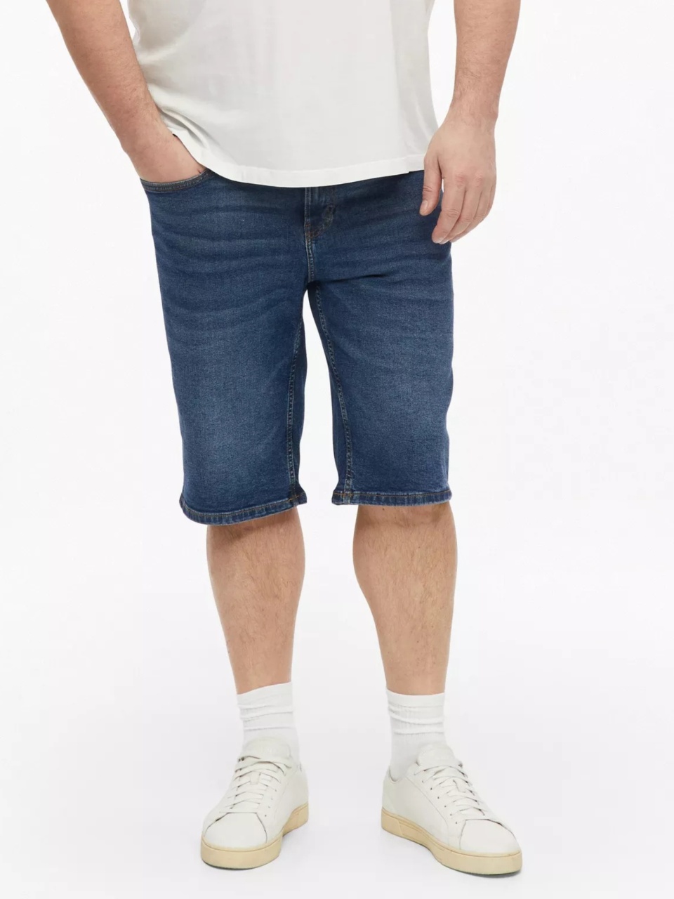 s.Oliver Big Sizes Pantaloni scurti de blug, barbati big sizes, Casby cu croiala Relaxed fit, Albastru inchis (SELECTATI MARIMEA: 38)