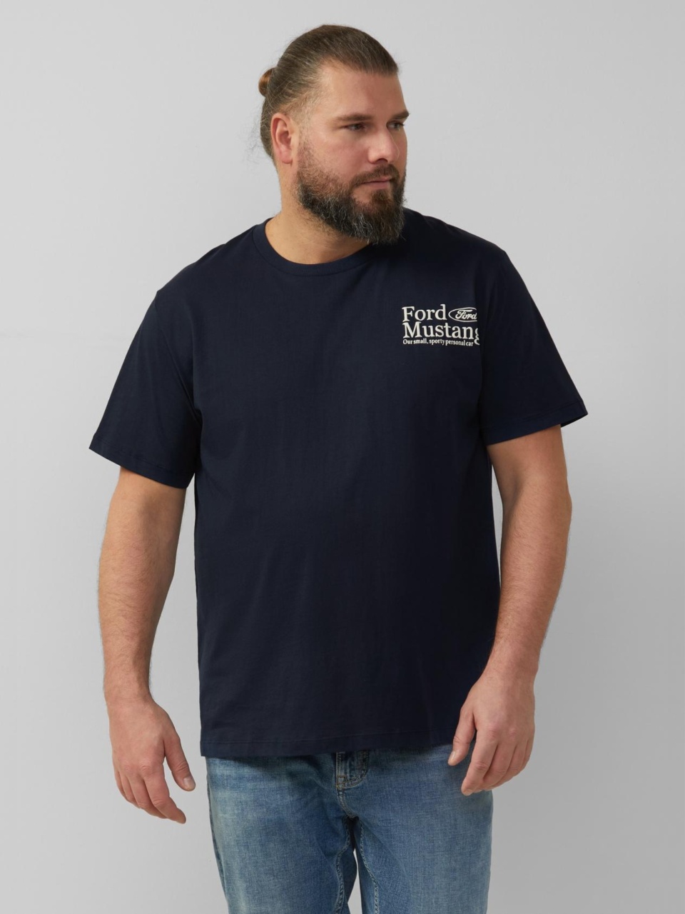s.Oliver Big Sizes Tricou barbati big sizes cu imprimeu Ford®, decolteu la baza gatului, bleumarin inchis (SELECTATI MARIMEA: 2XL)