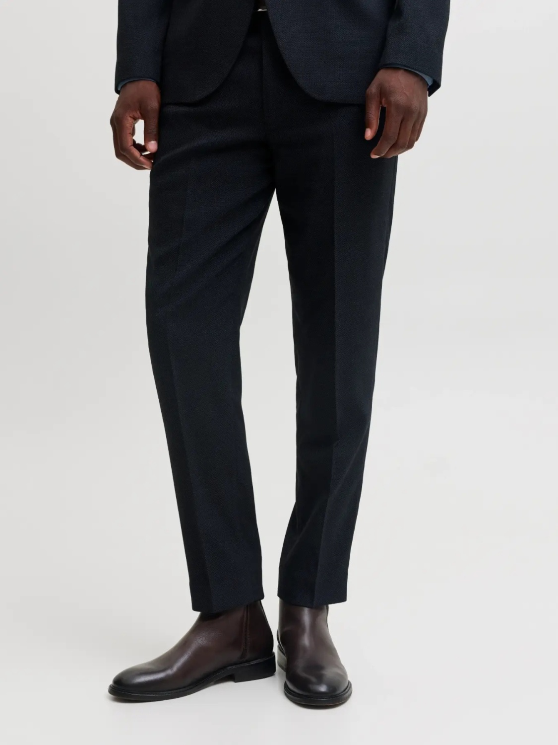 Jack & Jones Pantaloni costum barbati, din amestec de lana, cu talia medie, Slim fit, JPRSOLARIS, Bleumarin inchis (SELECTATI MARIMEA: 56)