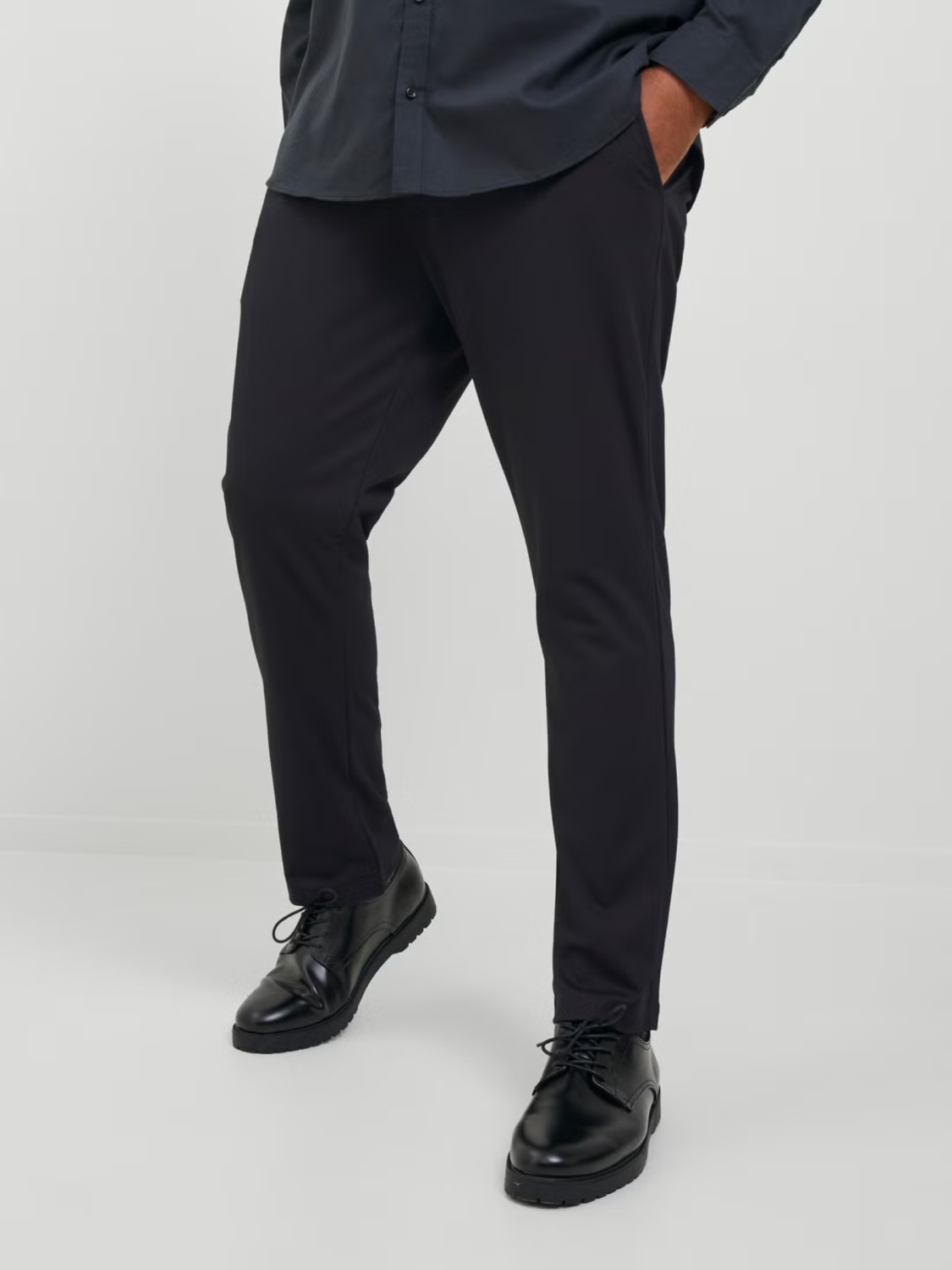 Jack & Jones Plus Pantaloni chino barbati big sizes, cu talie joasa si croiala Slim Fit, Negru (SELECTATI MARIMEA: 52, SELECTATI LUNGIMEA: 32)